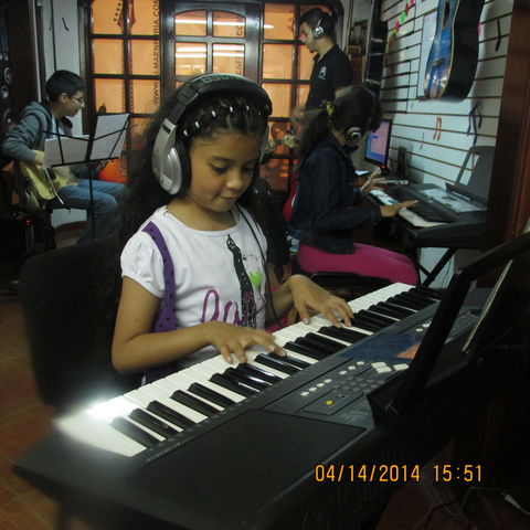 MARIANN ARROYO (8 AÑOS) OCTAVO NIVEL DE TECLADO