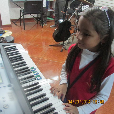 LAURA LADINO (5 AÑOS) PRIMER NIVEL DE TECLADO